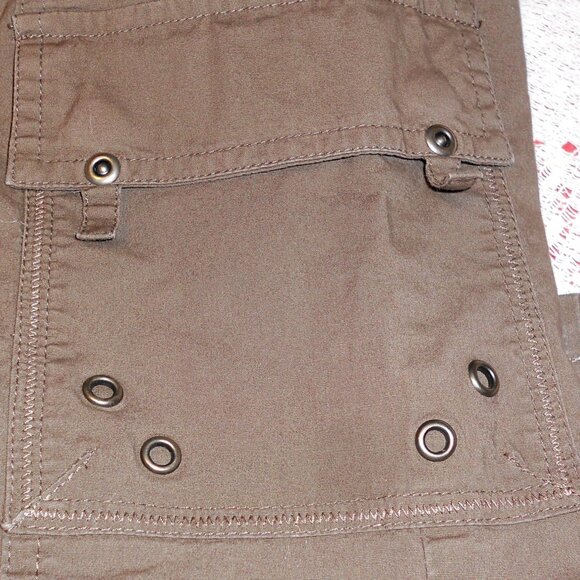 Chico's 2.5 Brown Taupe Convertible Pants Cargo Pocket Fits Size 14 - Picture 9 of 10